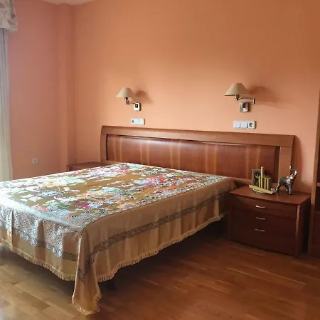 Viktoriia Villa, * Calpe
