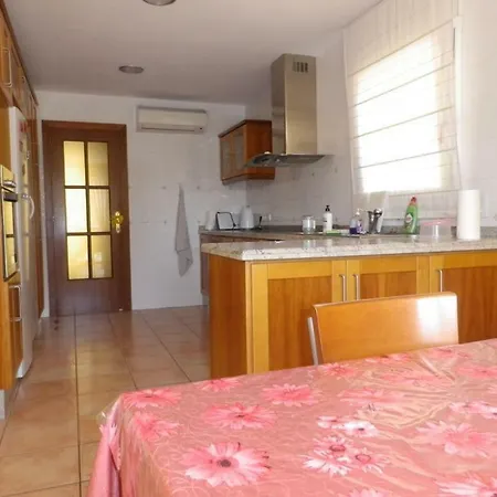 Viktoriia Villa, * Calpe